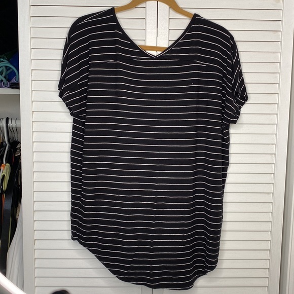 Ana Black‎ and White top V neck and back Size M - Picture 4 of 5